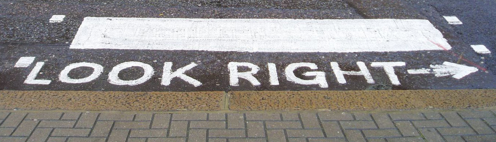 london-trip-planner-look-right-sign-on-street